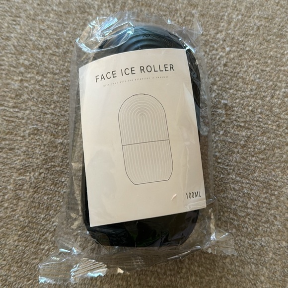 Black Silicone Ice Face Eyes Roller Mold De Puff Eye Bags Migraines - Picture 2 of 3